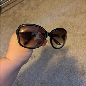 NWT ladies Oscar Sunglasses brown